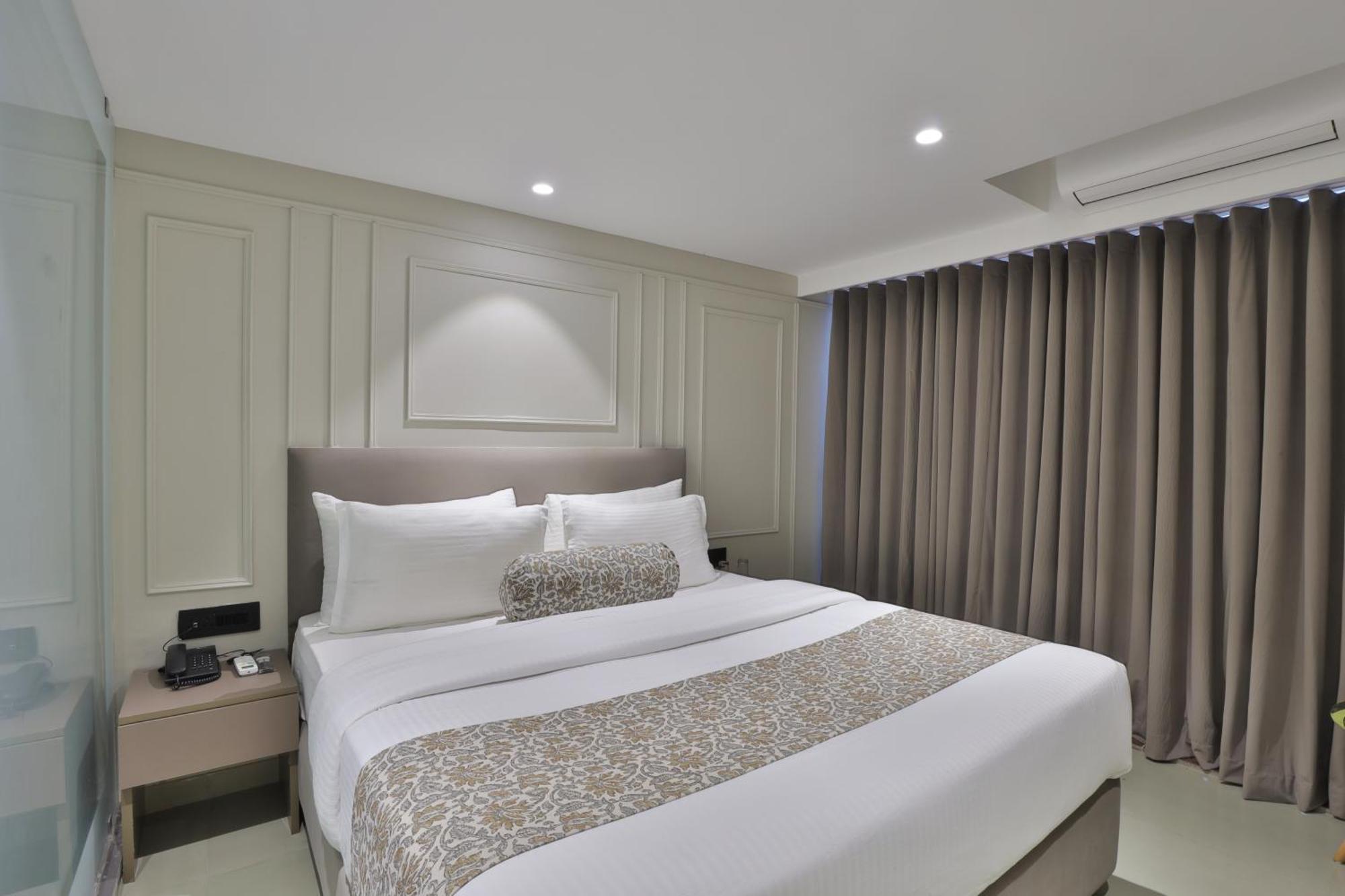 Hotel The Grand Suites Ahmedabad Ngoại thất bức ảnh